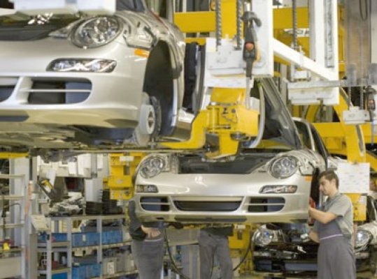 Doi foşti şefi Porsche, acuzaţi de manipularea pieţei